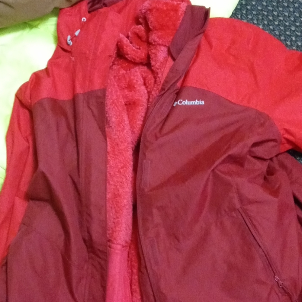 A jacket - Picture 2 of 4